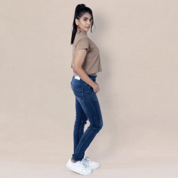 Jawsome Graphic Crop Top